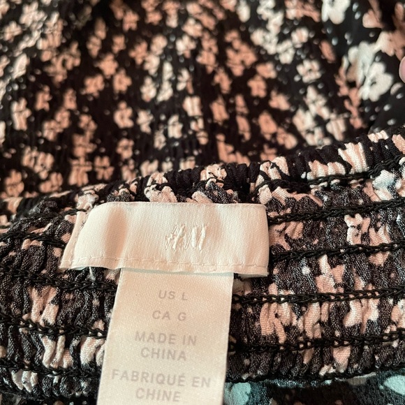 H & M Black And White Floral Smocked Crop Top Size Large - Picture 9 of 9